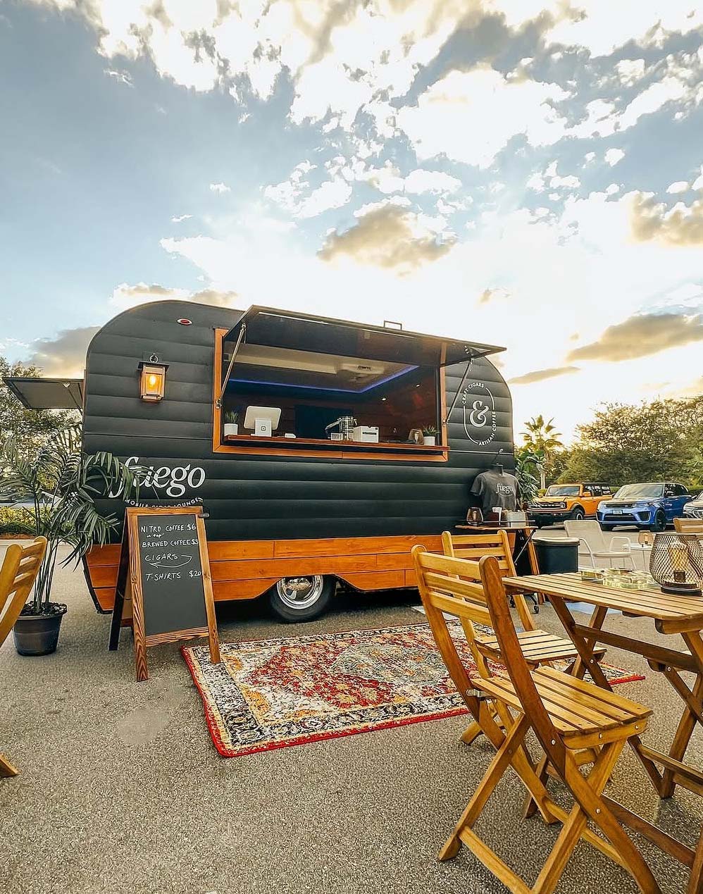 Tampa Mobile Cigar Lounge: Fuego Mobile Cigars